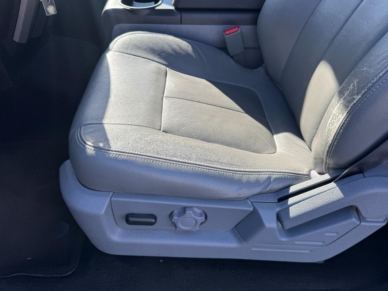 Ford F-150 Vehicle Full-screen Gallery Image 15