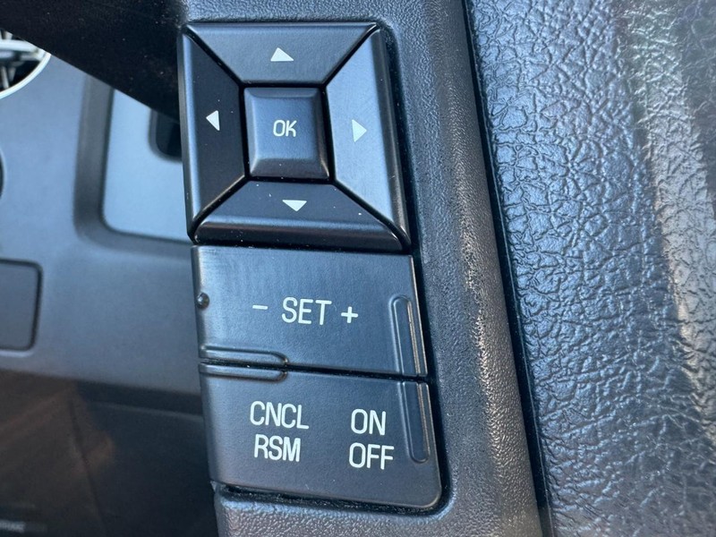 Ford F-150 Vehicle Full-screen Gallery Image 17