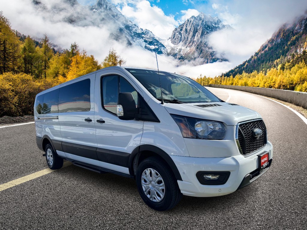 Ford Transit Passenger Wagon Vehicle Full-screen Gallery Image 01