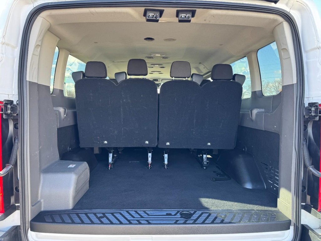 Ford Transit Passenger Wagon Vehicle Full-screen Gallery Image 05