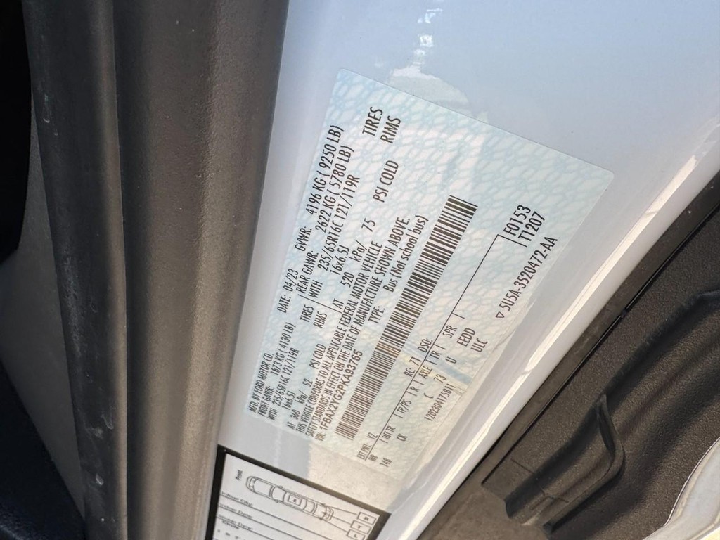 Ford Transit Passenger Wagon Vehicle Full-screen Gallery Image 21