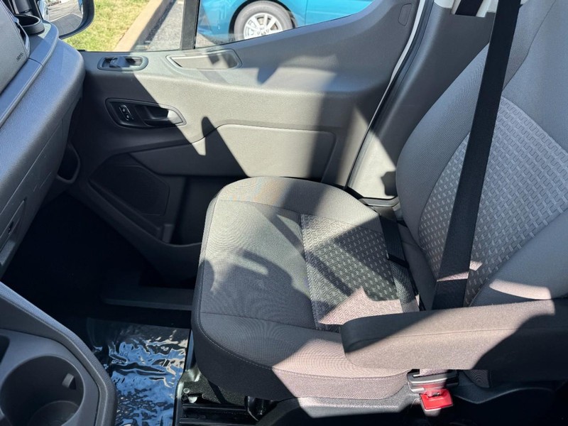 Ford Transit Passenger Wagon Vehicle Full-screen Gallery Image 12