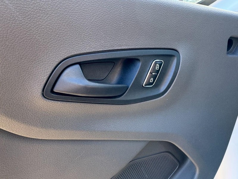 Ford Transit Passenger Wagon Vehicle Full-screen Gallery Image 14