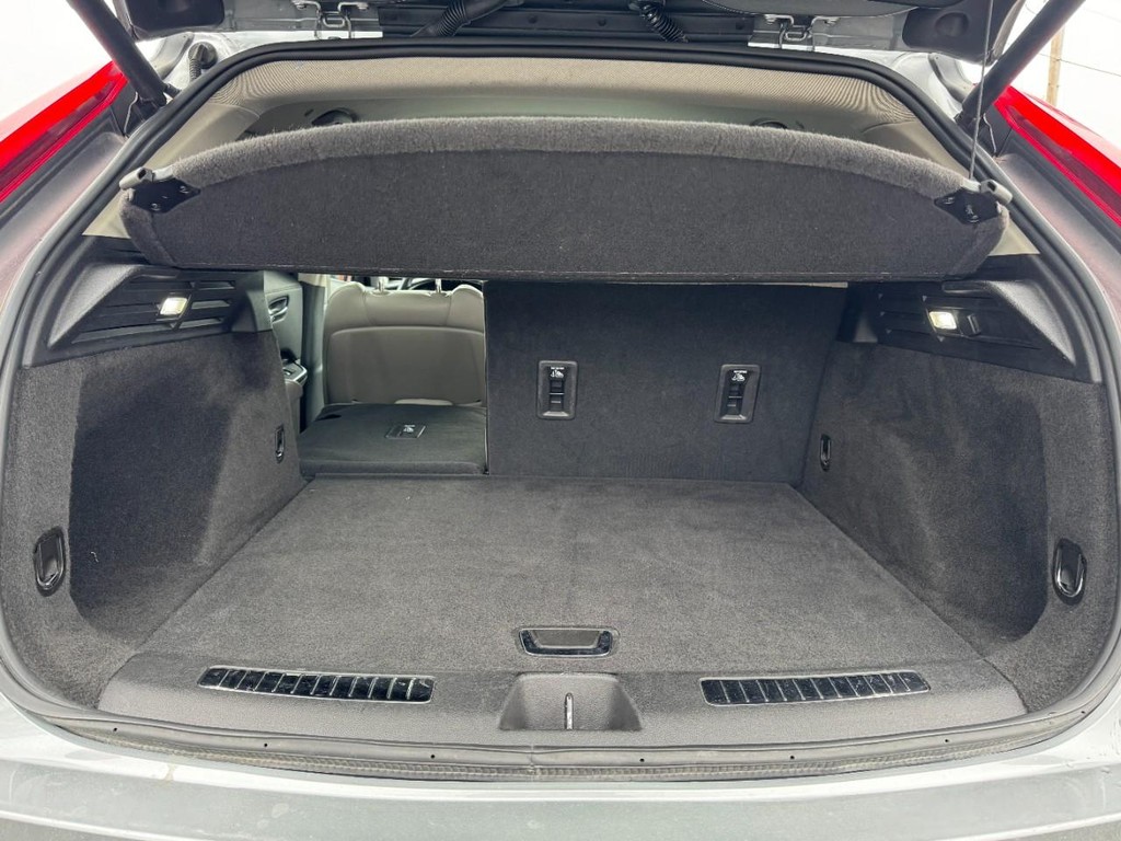 Cadillac XT4 Vehicle Full-screen Gallery Image 06