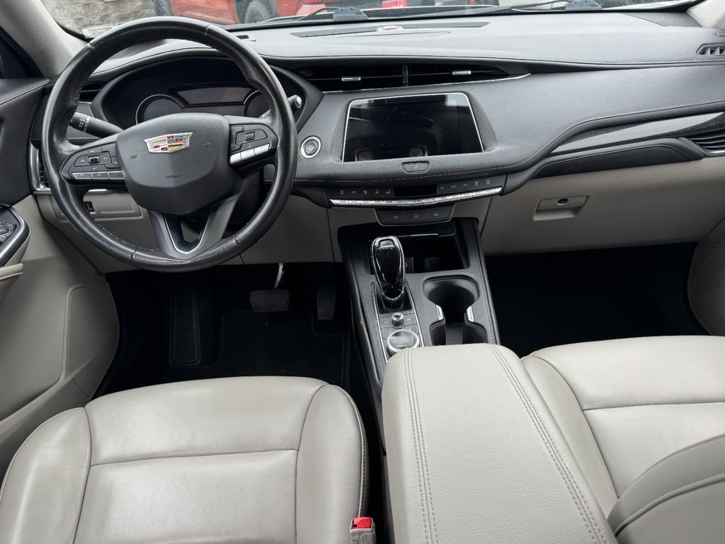 Cadillac XT4 Vehicle Full-screen Gallery Image 11