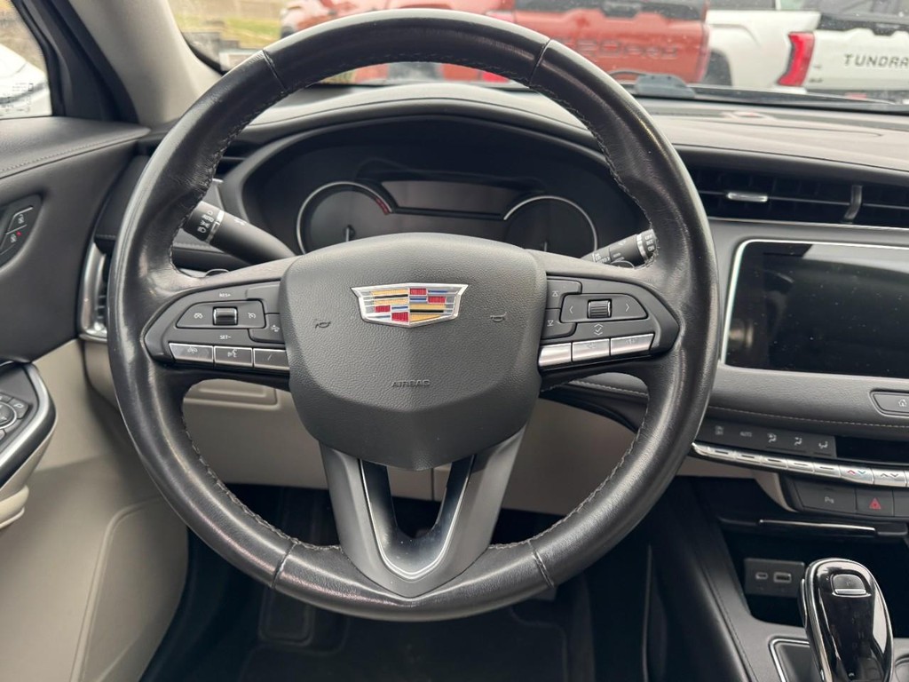 Cadillac XT4 Vehicle Full-screen Gallery Image 12