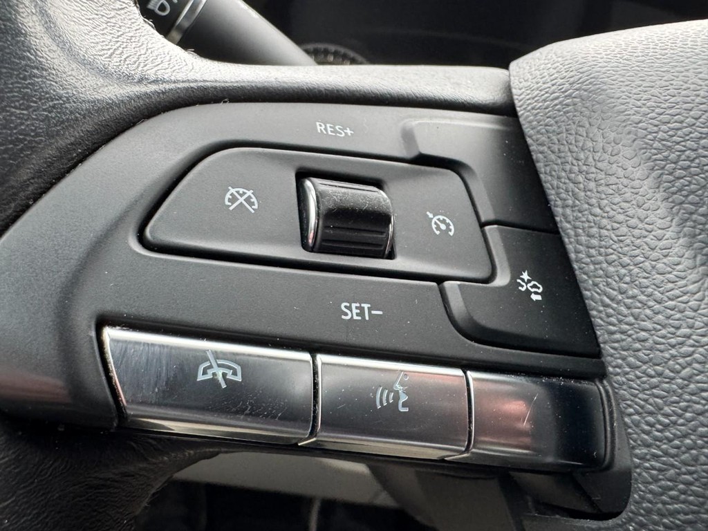 Cadillac XT4 Vehicle Full-screen Gallery Image 16