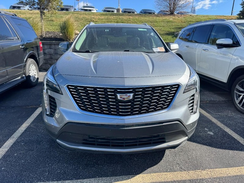 Cadillac XT4 Vehicle Full-screen Gallery Image 02
