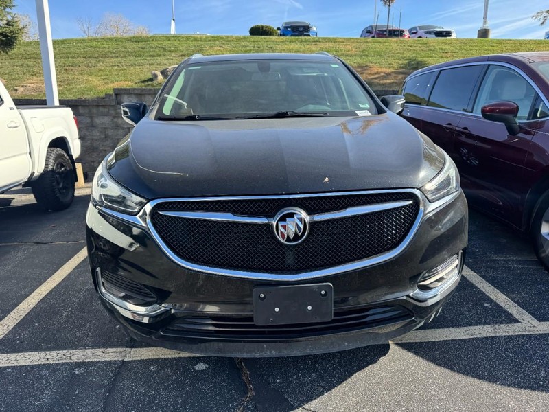 Buick Enclave Vehicle Full-screen Gallery Image 02