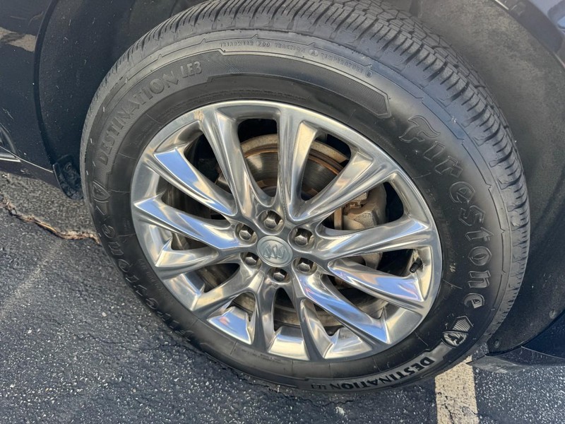 Buick Enclave Vehicle Full-screen Gallery Image 04