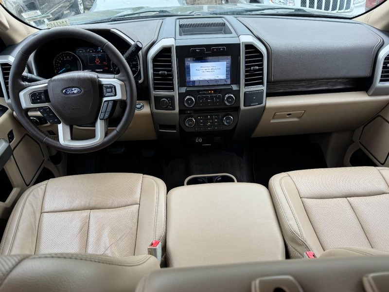 Ford F-150 Vehicle Full-screen Gallery Image 11