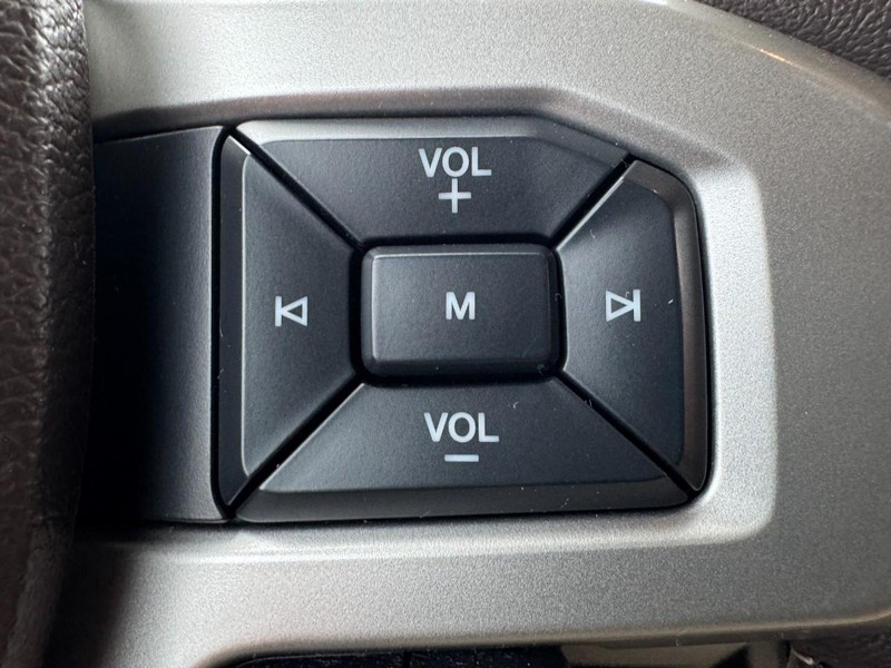 Ford F-150 Vehicle Full-screen Gallery Image 17