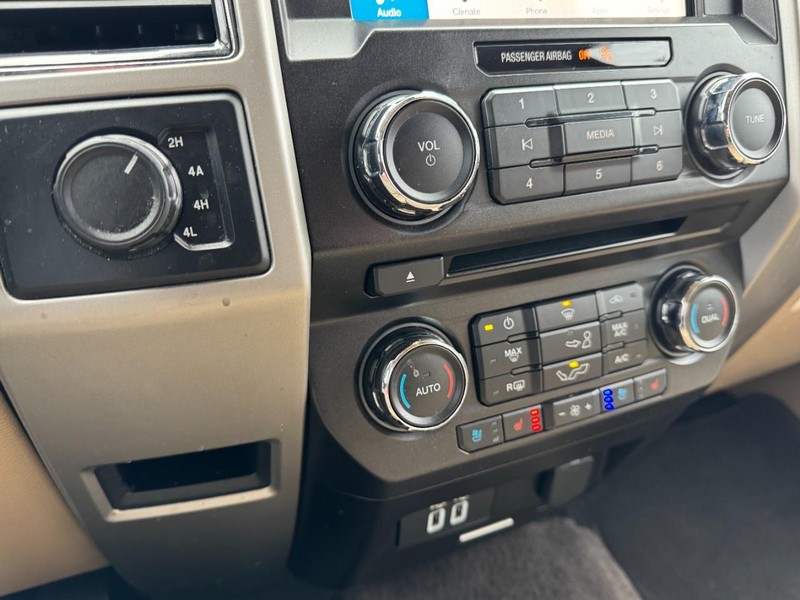 Ford F-150 Vehicle Full-screen Gallery Image 18