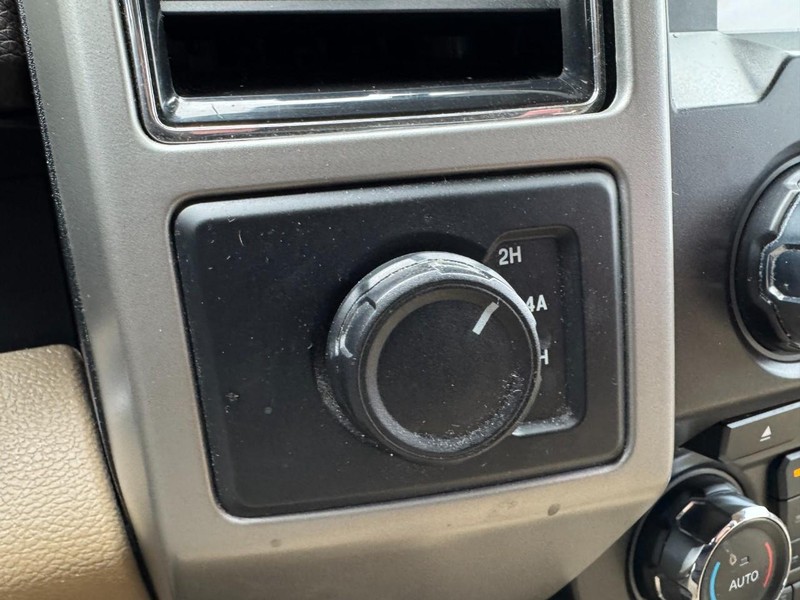 Ford F-150 Vehicle Full-screen Gallery Image 21