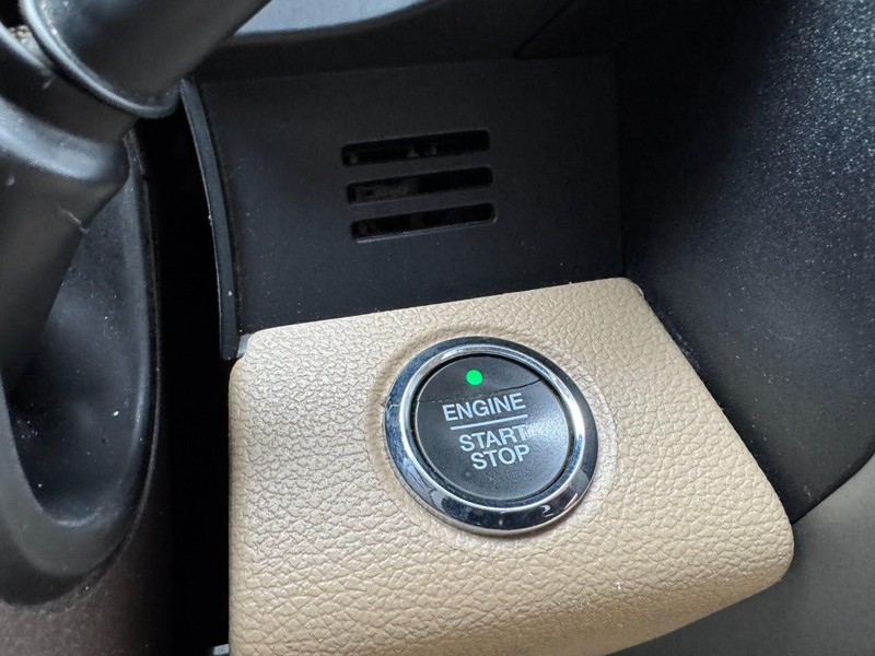 Ford F-150 Vehicle Full-screen Gallery Image 22