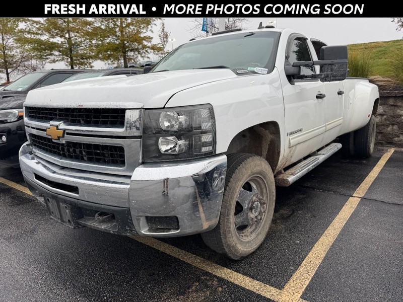 Chevrolet Silverado 3500HD Vehicle Full-screen Gallery Image 01