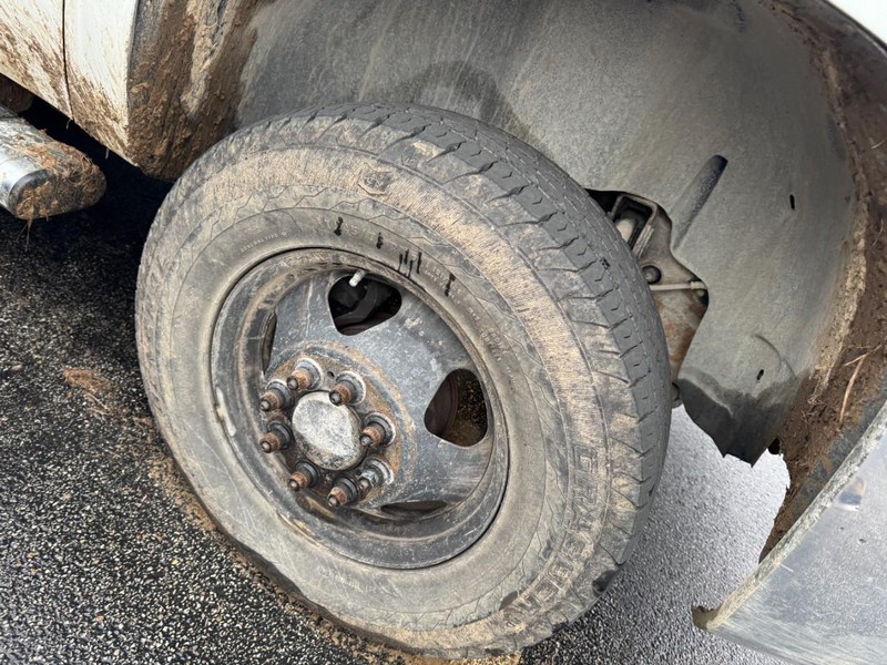 Chevrolet Silverado 3500HD Vehicle Full-screen Gallery Image 04