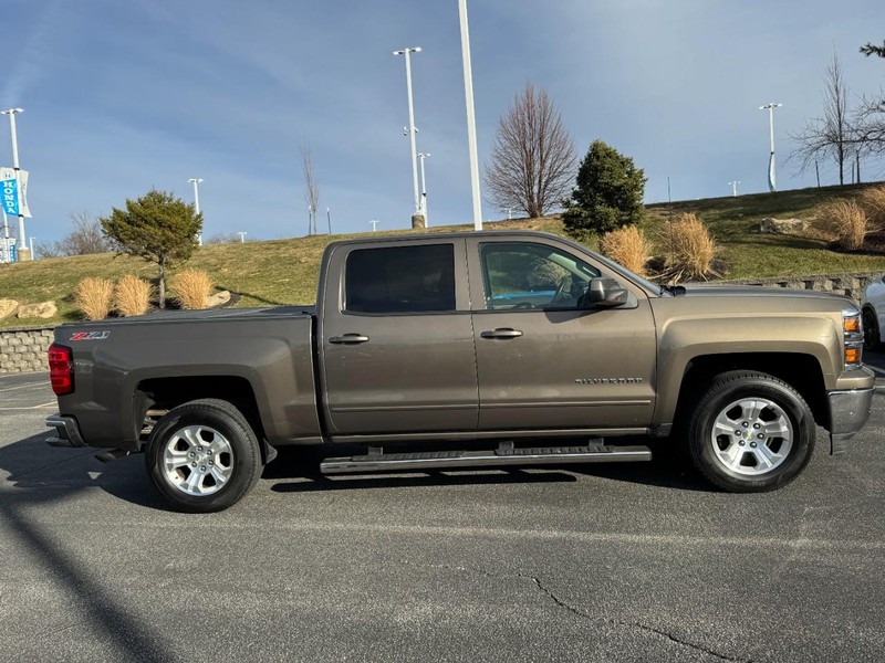 Chevrolet Silverado 1500 Vehicle Full-screen Gallery Image 02