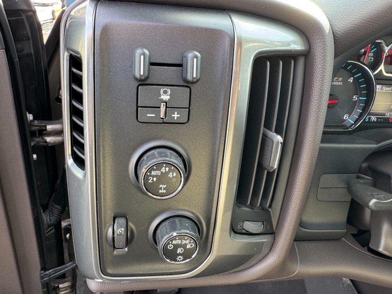 Chevrolet Silverado 1500 Vehicle Full-screen Gallery Image 16