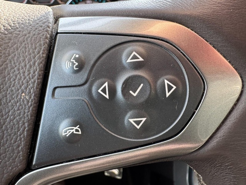 Chevrolet Silverado 1500 Vehicle Full-screen Gallery Image 18