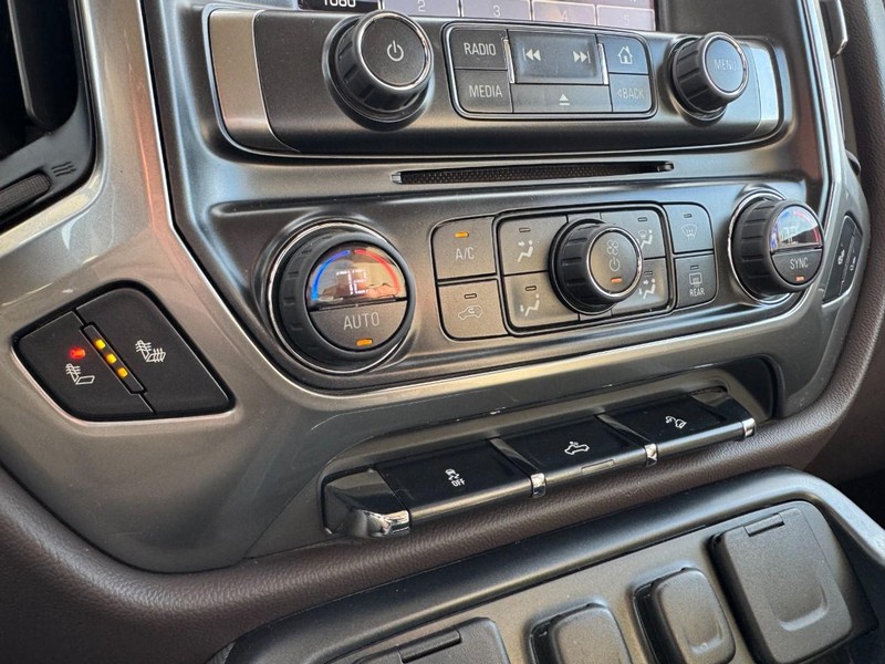 Chevrolet Silverado 1500 Vehicle Full-screen Gallery Image 19