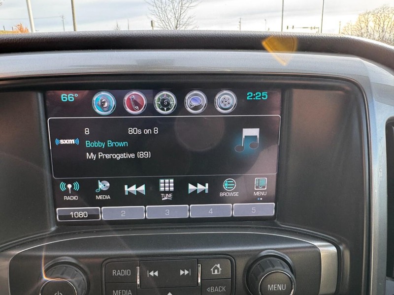 Chevrolet Silverado 1500 Vehicle Full-screen Gallery Image 20