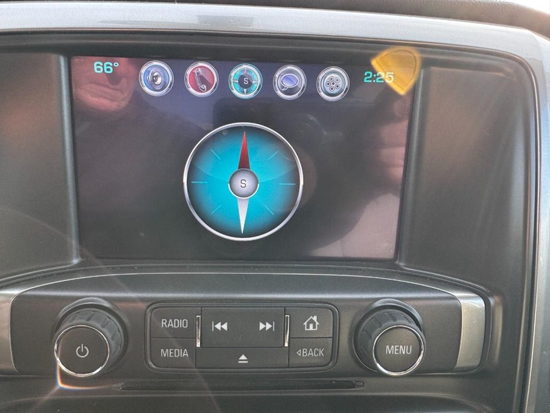 Chevrolet Silverado 1500 Vehicle Full-screen Gallery Image 21