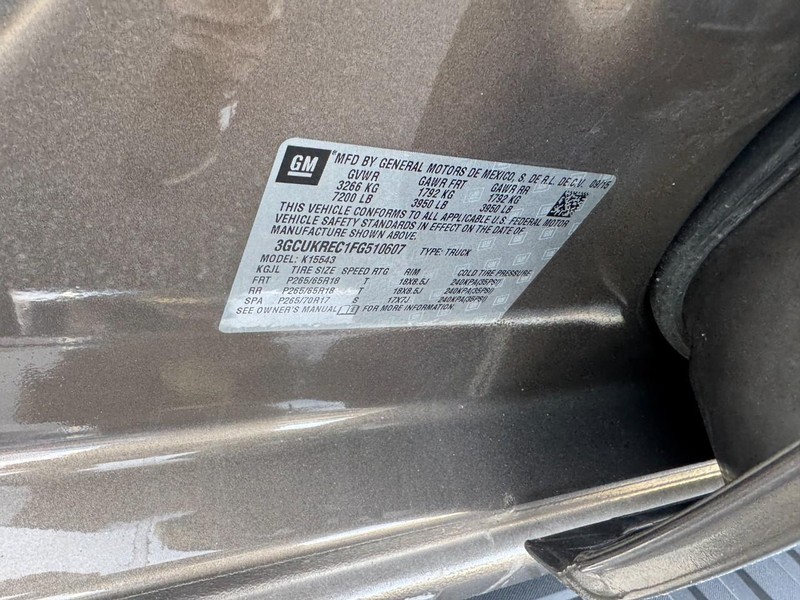 Chevrolet Silverado 1500 Vehicle Full-screen Gallery Image 24