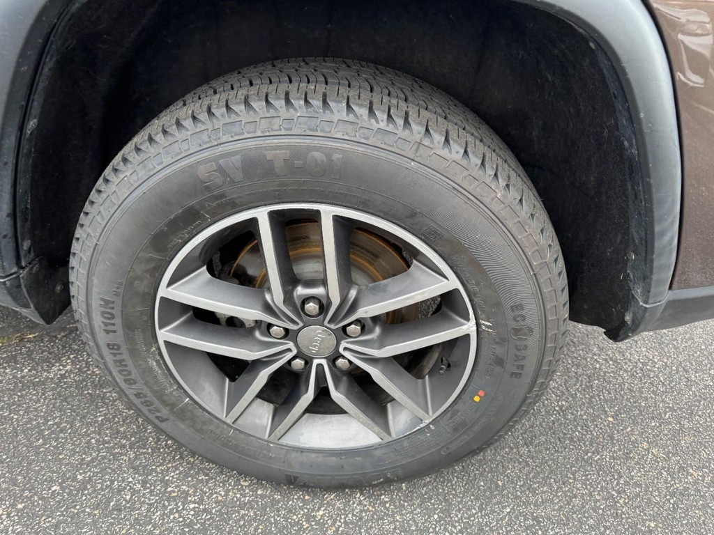 Jeep Grand Cherokee Vehicle Full-screen Gallery Image 07