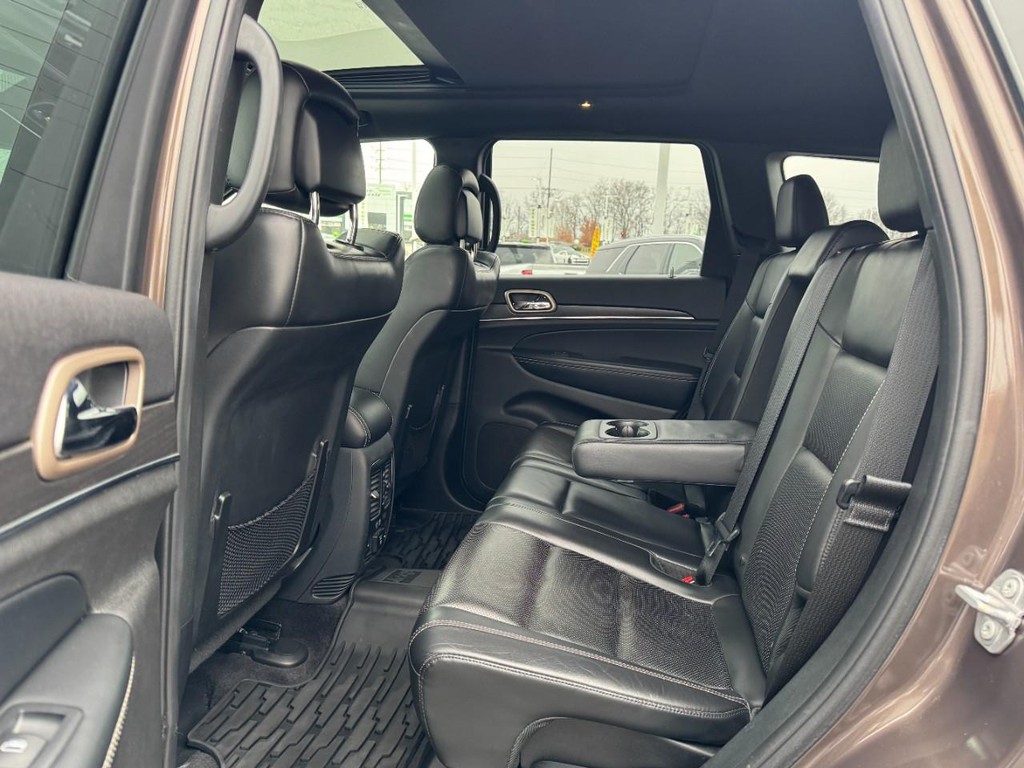 Jeep Grand Cherokee Vehicle Full-screen Gallery Image 10