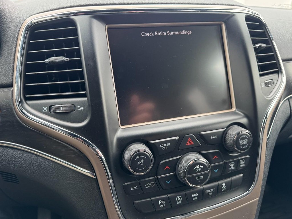 Jeep Grand Cherokee Vehicle Full-screen Gallery Image 22