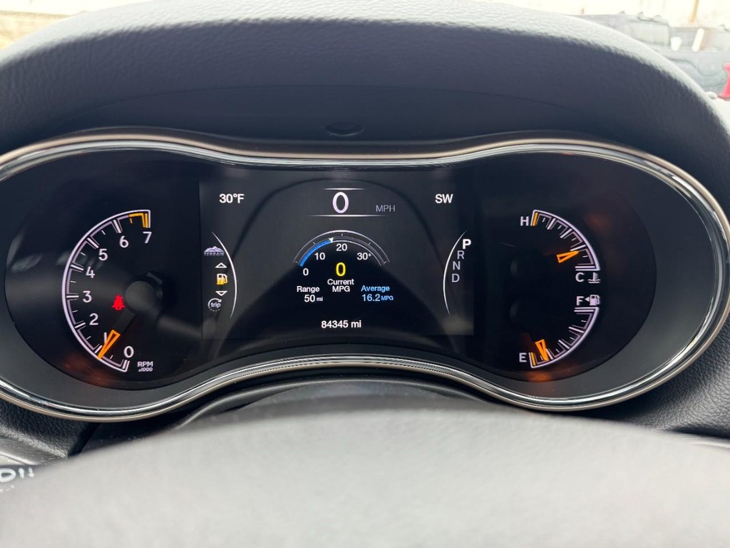 Jeep Grand Cherokee Vehicle Full-screen Gallery Image 24