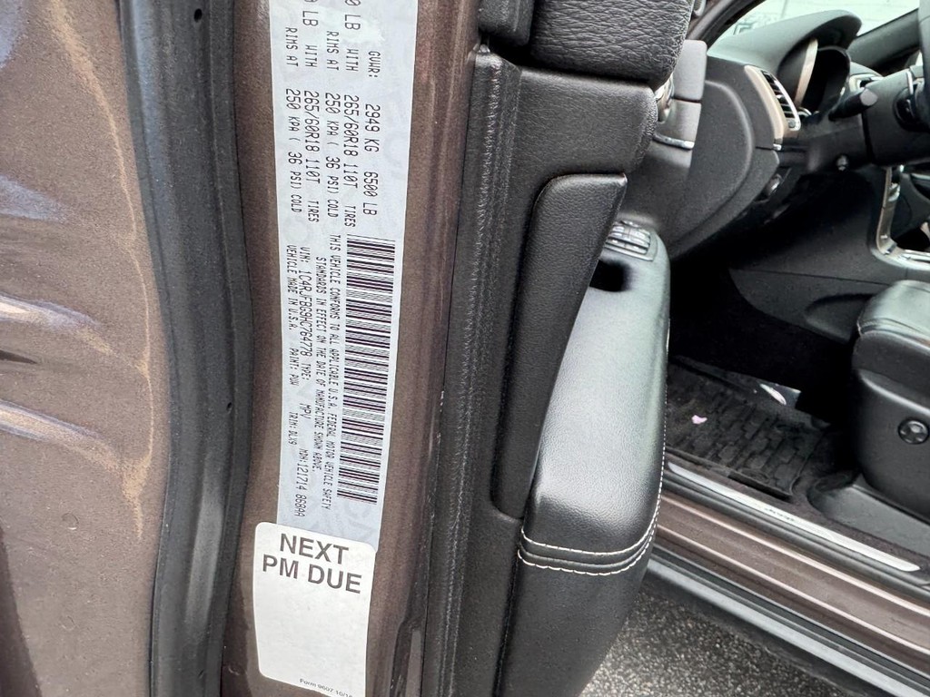 Jeep Grand Cherokee Vehicle Full-screen Gallery Image 25