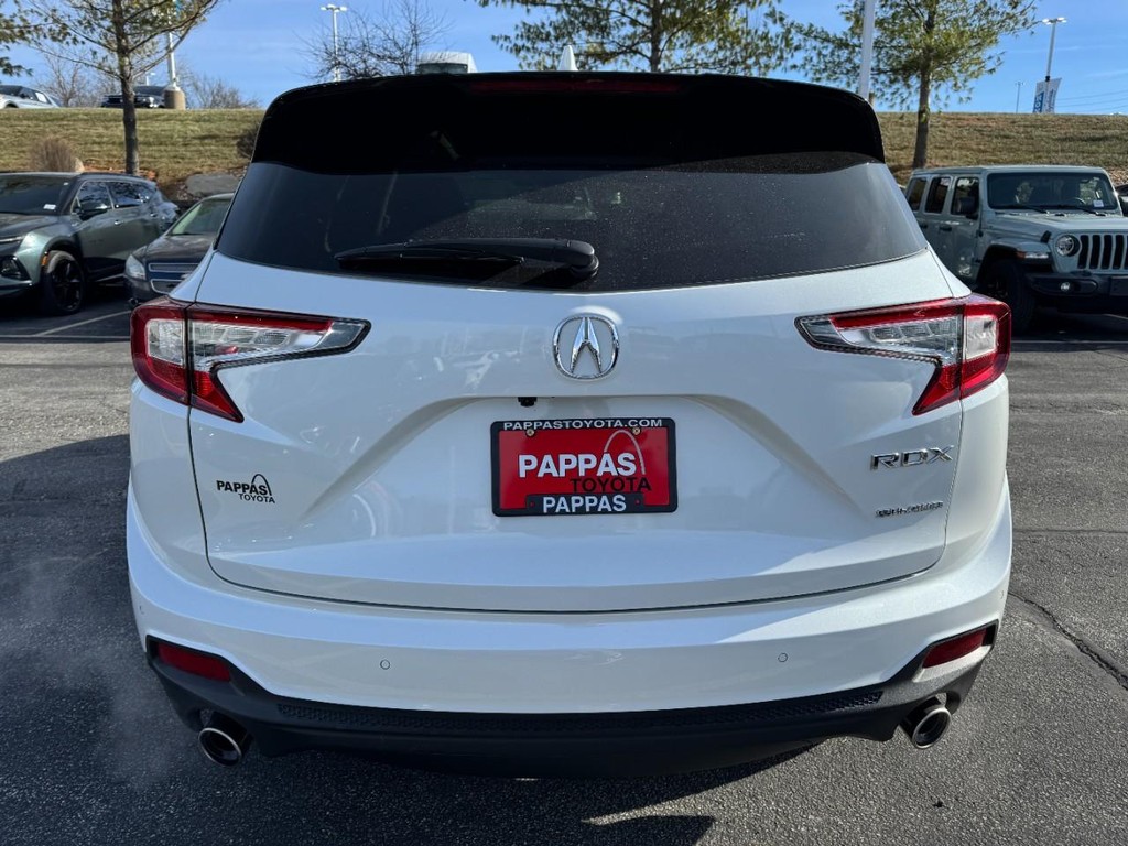 Acura RDX Vehicle Full-screen Gallery Image 04