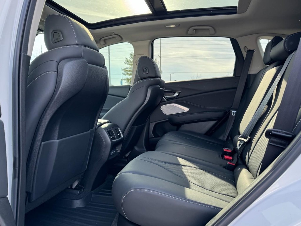 Acura RDX Vehicle Full-screen Gallery Image 10