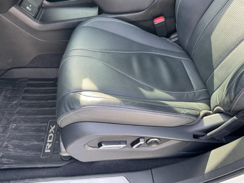 Acura RDX Vehicle Full-screen Gallery Image 15