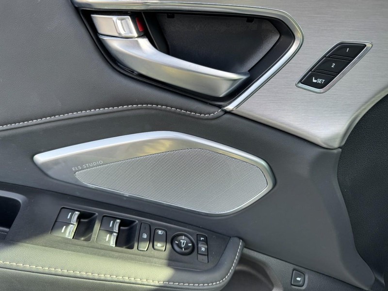 Acura RDX Vehicle Full-screen Gallery Image 16