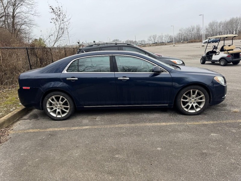 Chevrolet Malibu Vehicle Full-screen Gallery Image 02