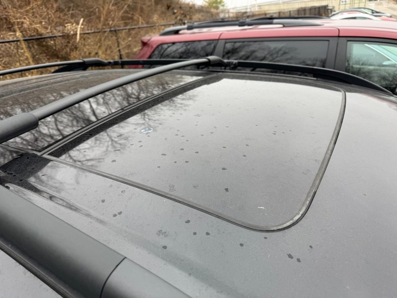 Ford Escape Vehicle Full-screen Gallery Image 03