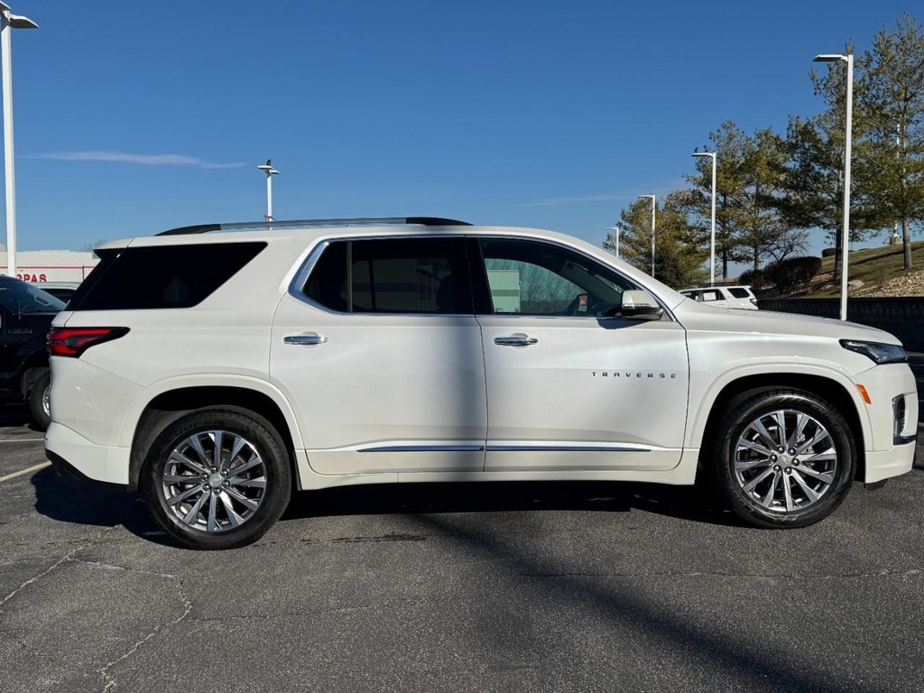 Chevrolet Traverse Vehicle Full-screen Gallery Image 02