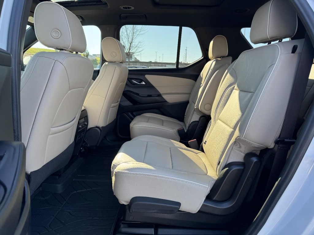 Chevrolet Traverse Vehicle Full-screen Gallery Image 11