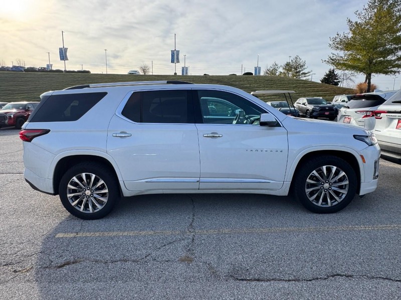 Chevrolet Traverse Vehicle Full-screen Gallery Image 02