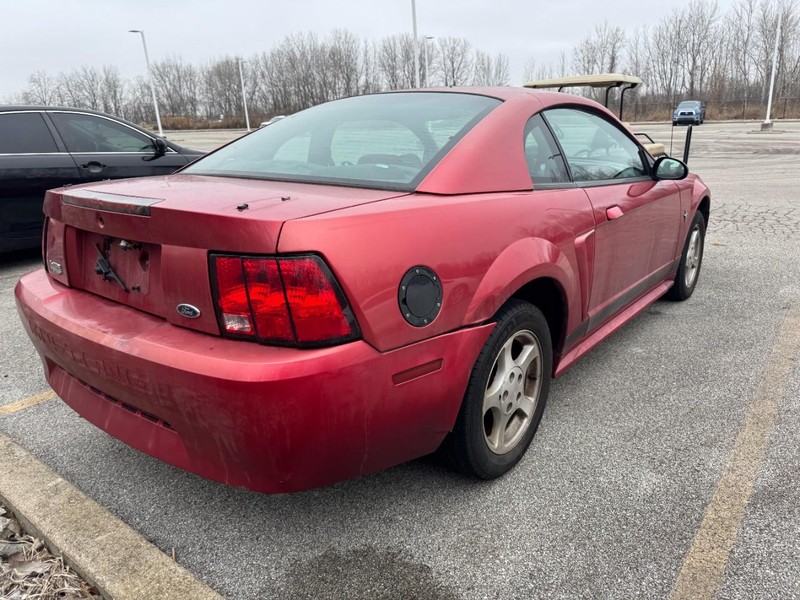 Ford Mustang Vehicle Full-screen Gallery Image 03