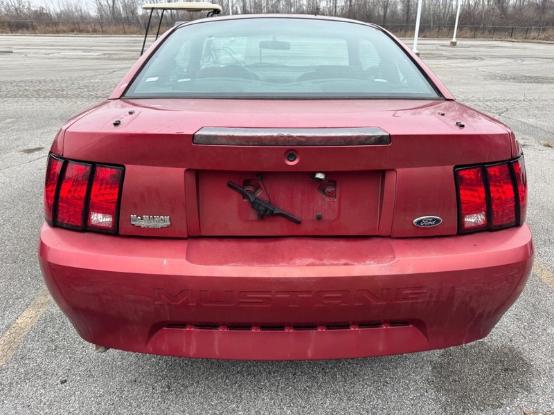 Ford Mustang Vehicle Full-screen Gallery Image 04