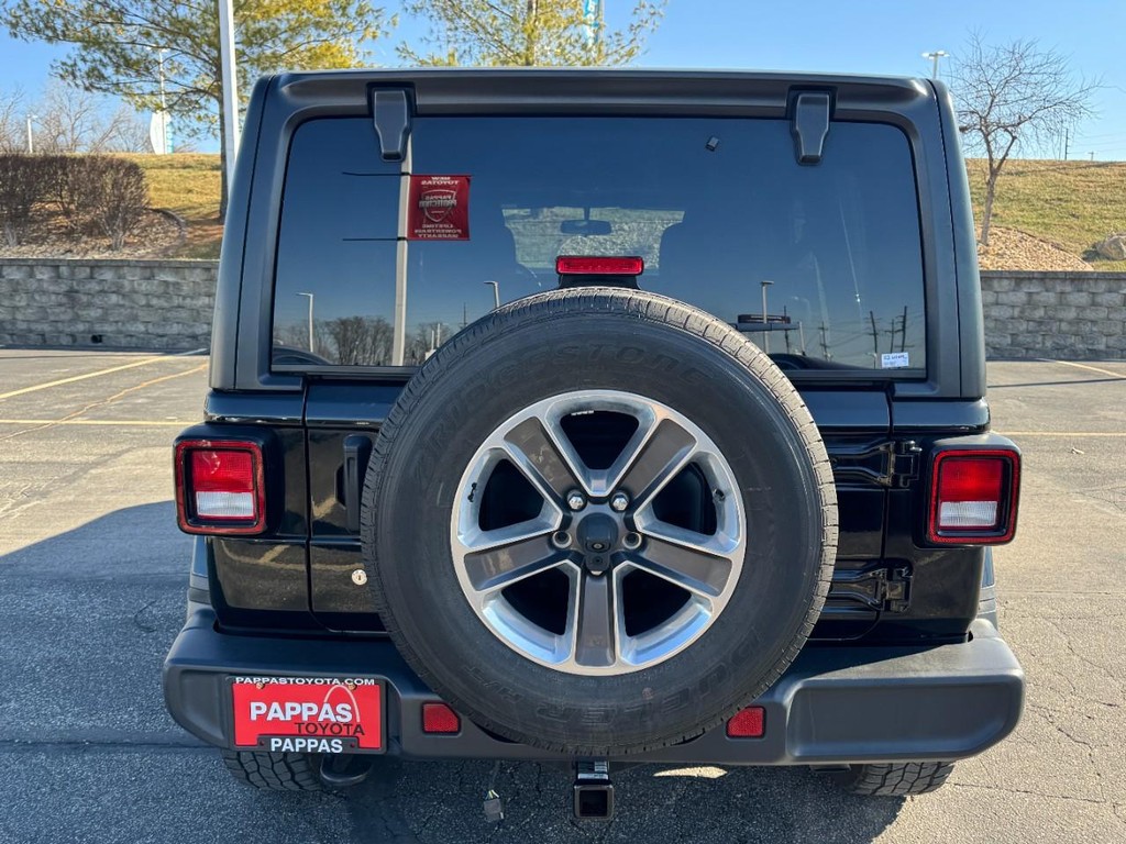 Jeep Wrangler Unlimited Vehicle Full-screen Gallery Image 04