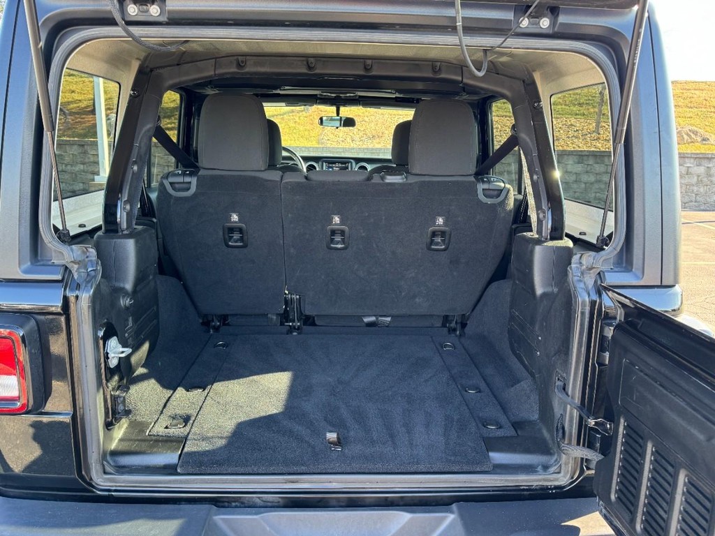 Jeep Wrangler Unlimited Vehicle Full-screen Gallery Image 06