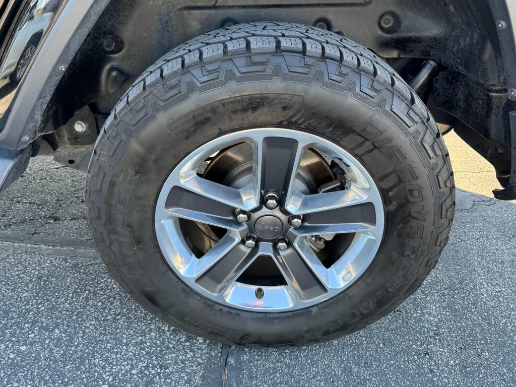 Jeep Wrangler Unlimited Vehicle Full-screen Gallery Image 07