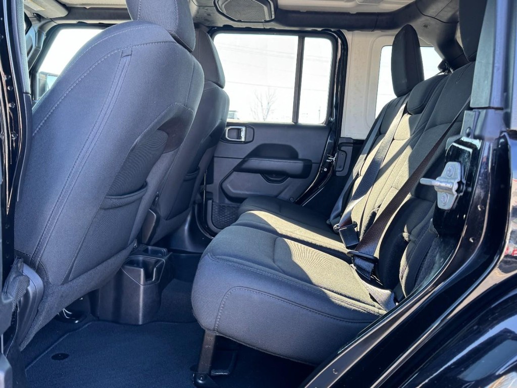 Jeep Wrangler Unlimited Vehicle Full-screen Gallery Image 10