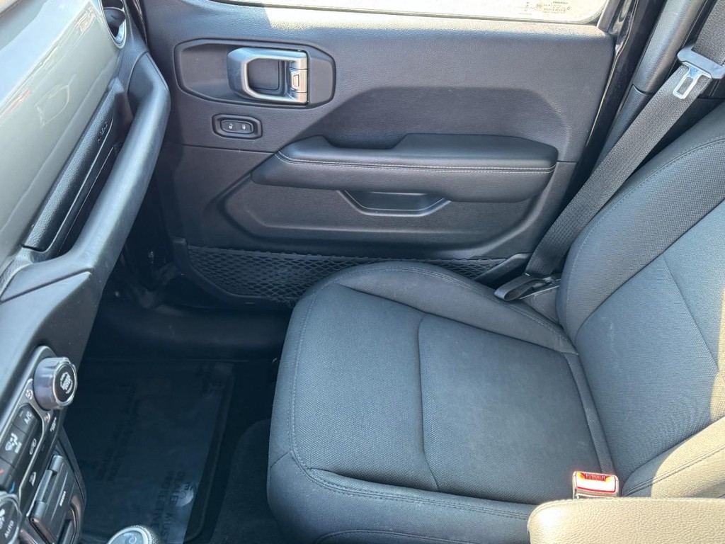 Jeep Wrangler Unlimited Vehicle Full-screen Gallery Image 13