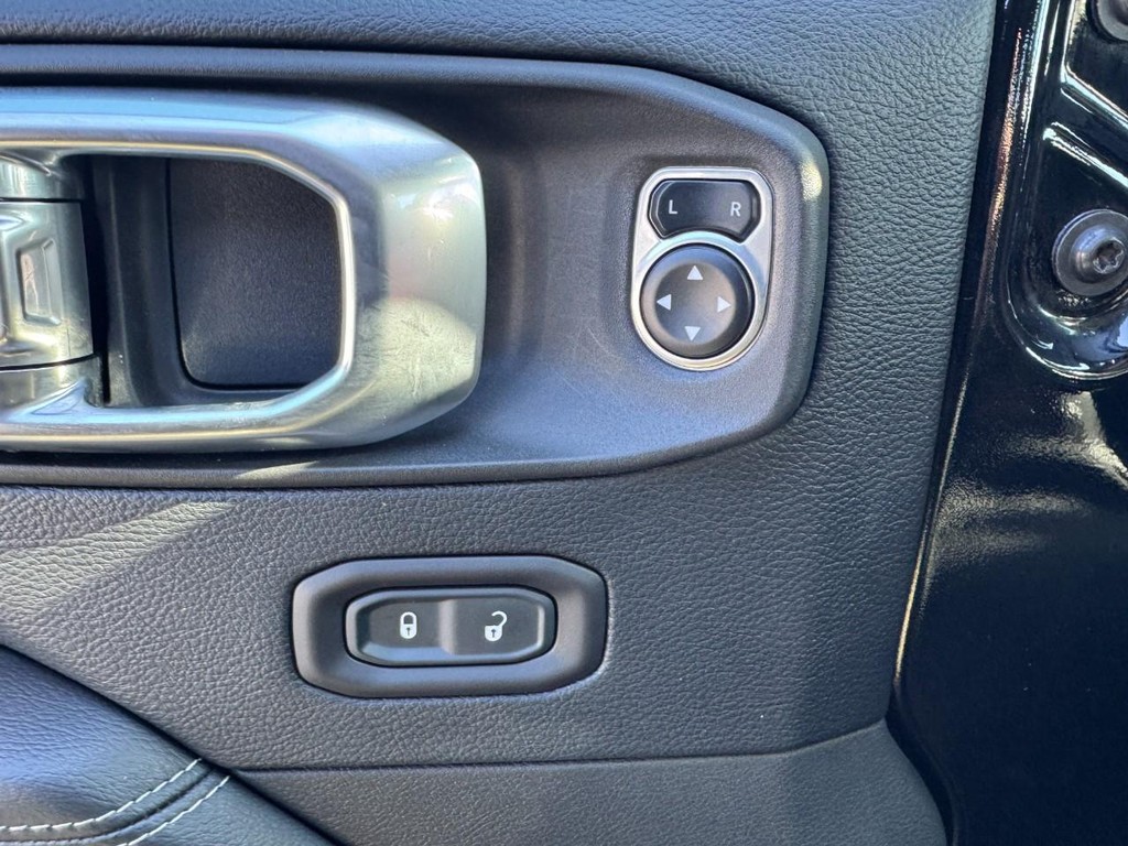 Jeep Wrangler Unlimited Vehicle Full-screen Gallery Image 15